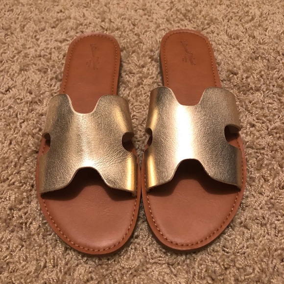 Universal Thread Shoes - ✨BNWT Universal Thread Jenny Slides in Gold✨